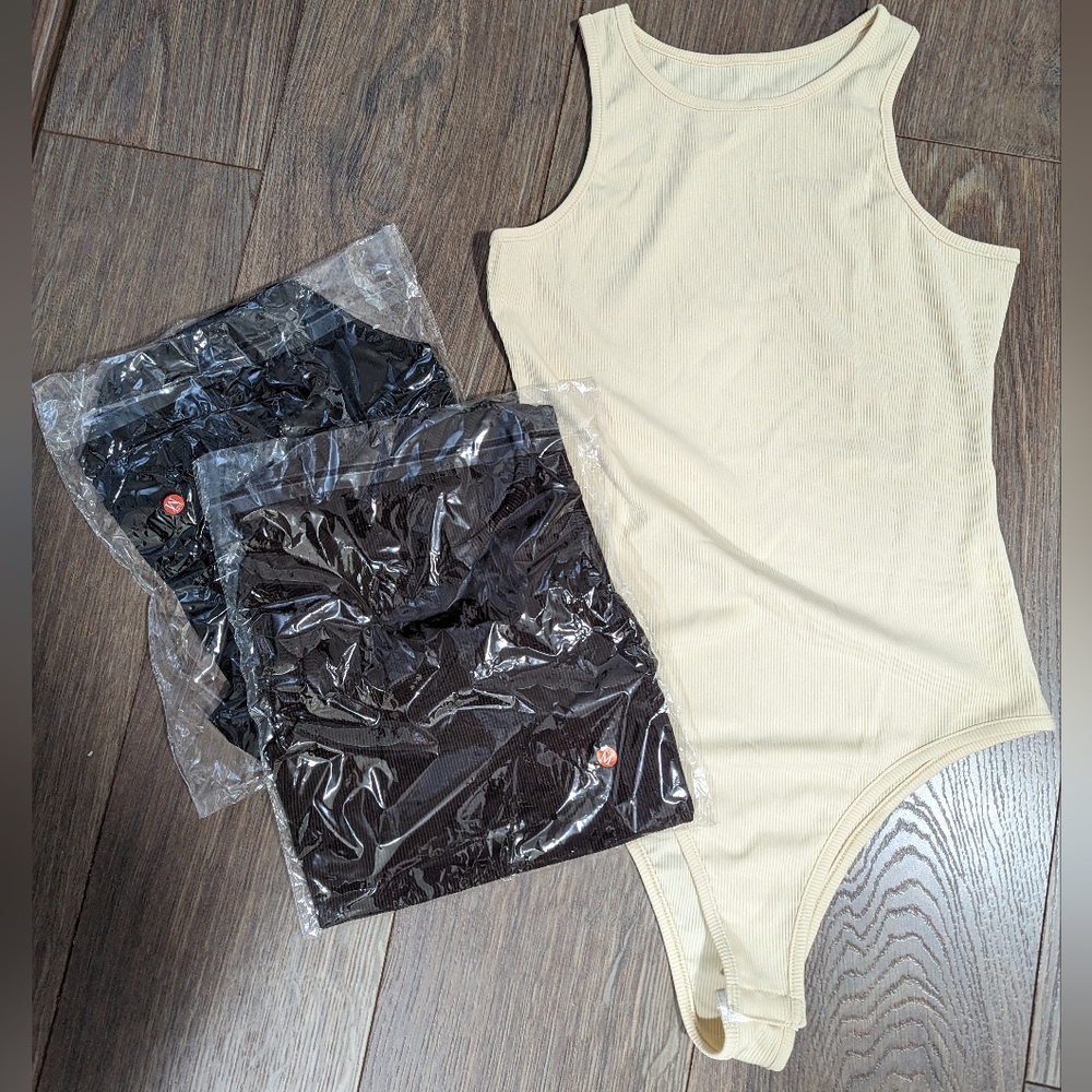 AMAZON QQQ - 3 pack high neckline bodysuits. Size medium. Beige, brown and black